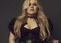 kelly clarkson Net Worth